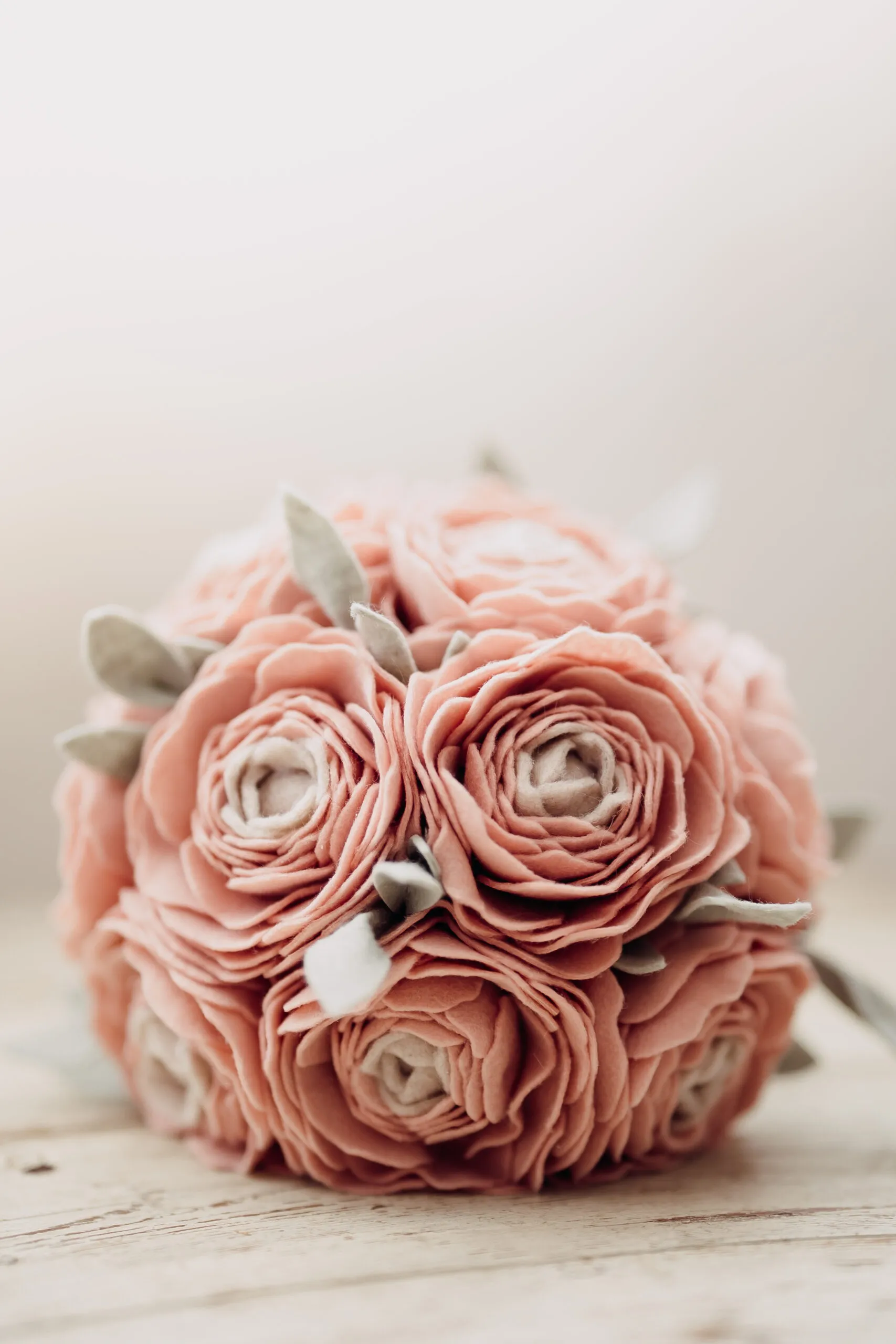 Bloemen, Bruidsboeket Hoorn, vilt bruidsboeket, duurzaam bruidsboeket, duurzaam trouwen, allergie hooikoorts, bruiloft, trouwbloemist, viltbloemist, bloemist Hoorn, alternatief bruidsboeket, trouwbloemen Hoorn
