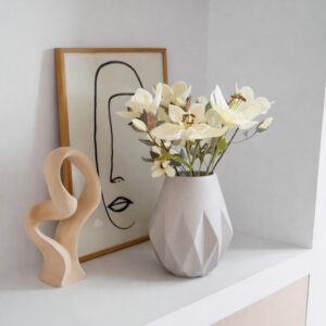 viltboeket, vilten bloemen, gebroken witte bloemen, zacht wit boeket, winterse decoratie, onderhoudsvrij boeket, duurzaam interieur, minimalistisch bloemendecor