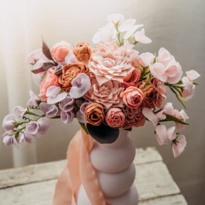 Bruidsboeket Hoorn, vilt bruidsboeket, duurzaam bruidsboeket, duurzaam trouwen, allergie hooikoorts, bruiloft, trouwbloemist, viltbloemist, bloemist Hoorn, alternatief bruidsboeket, trouwbloemen Hoorn