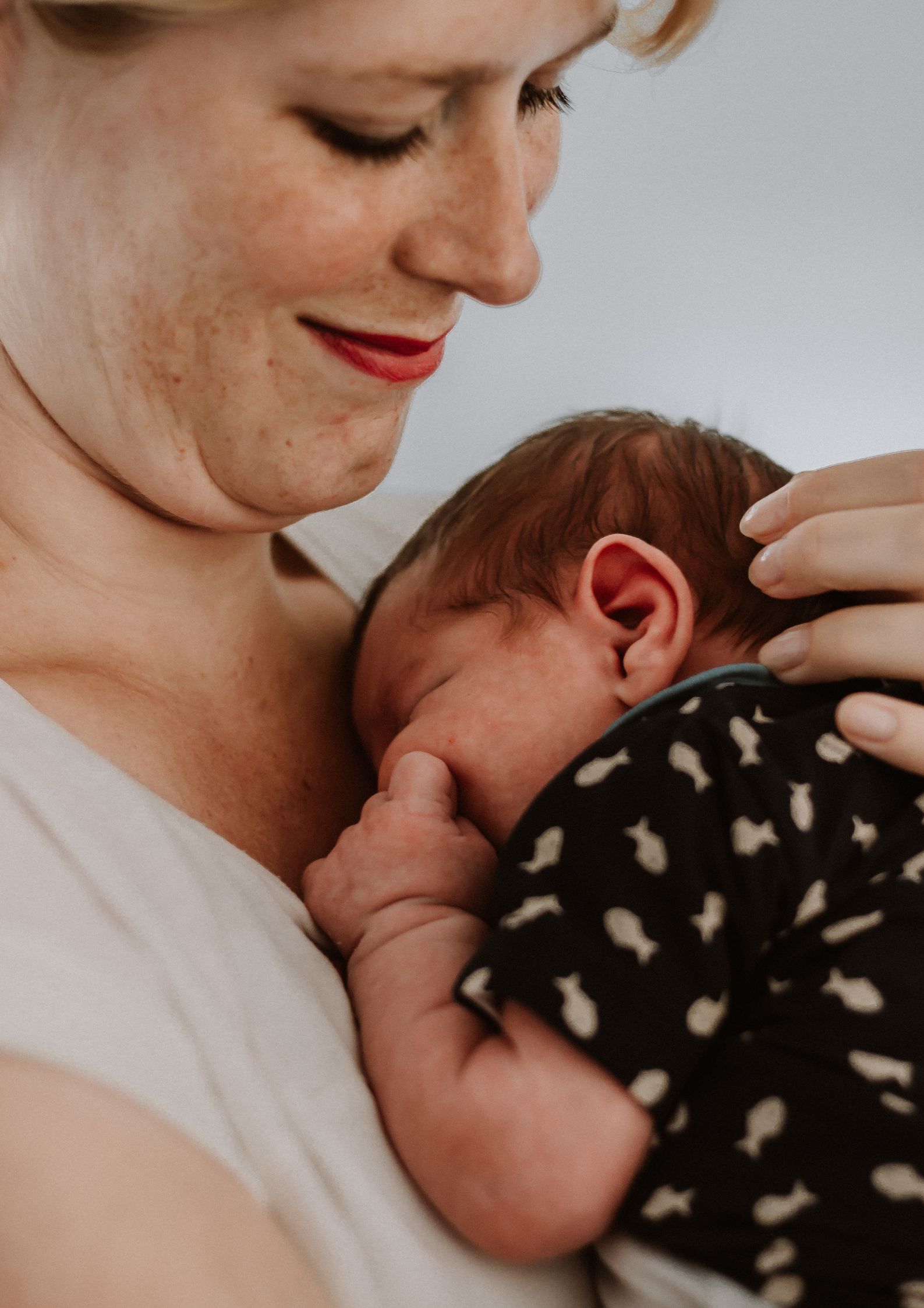 Slapende newborn vastgelegd tijdens rustige fotoshoot, Hoorn